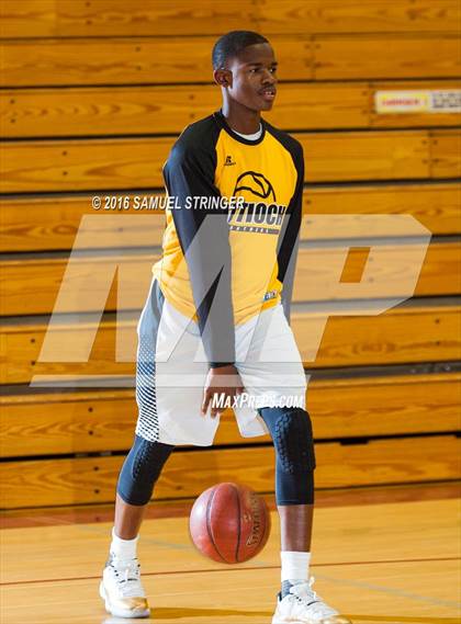Thumbnail 2 in El Cerrito vs. Antioch (Brenda Loving Memorial Tournament) photogallery.
