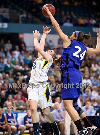 Thumbnail 3 in Andover vs. Holyoke (MIAA Division 1 Final) photogallery.