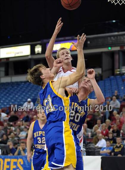 Thumbnail 3 in Ripon Christian vs. Victory Christian (CIF SJS D5 Final) photogallery.