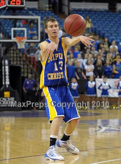 Thumbnail 3 in Ripon Christian vs. Victory Christian (CIF SJS D5 Final) photogallery.