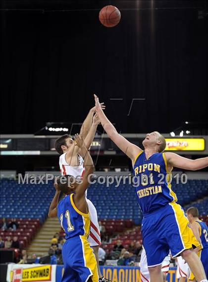 Thumbnail 2 in Ripon Christian vs. Victory Christian (CIF SJS D5 Final) photogallery.
