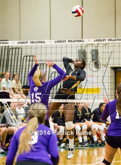Thumbnail 1 in Potomac Falls @ Langley photogallery.