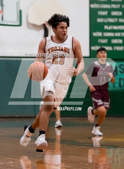 Thumbnail 2 in Dilley vs. Jones (Maverick Classic) photogallery.