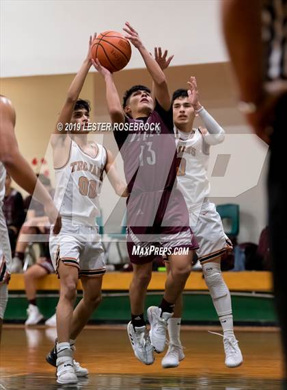 Thumbnail 2 in Dilley vs. Jones (Maverick Classic) photogallery.