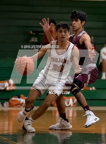 Thumbnail 1 in Dilley vs. Jones (Maverick Classic) photogallery.