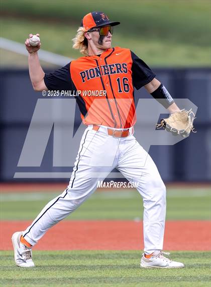 Thumbnail 2 in Fort Calhoun vs Central City/Centura (NSAA Class C Quarterfinal) photogallery.