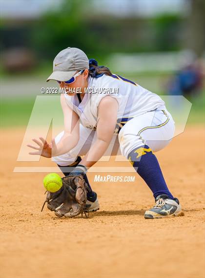 Thumbnail 3 in Massapequa vs East Meadow (NYSPHSAA Section VIII Class AA Final) photogallery.