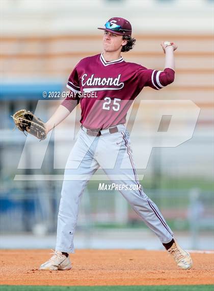 Thumbnail 3 in Edmond Memorial @ Deer Creek photogallery.