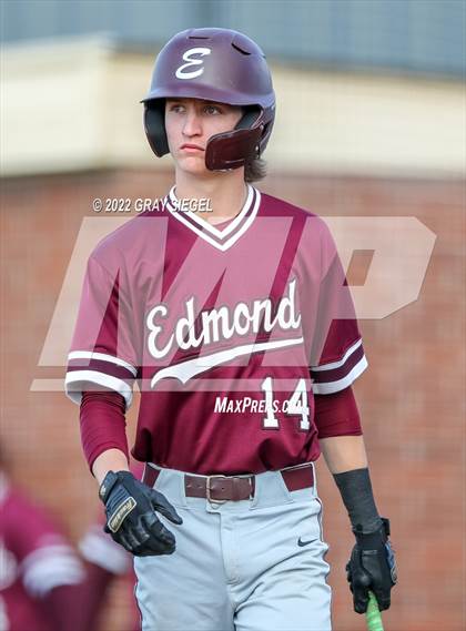 Thumbnail 1 in Edmond Memorial @ Deer Creek photogallery.