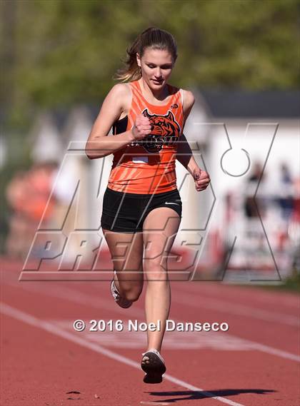Thumbnail 3 in Burlingame vs. Woodside photogallery.