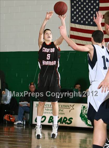 Thumbnail 1 in Putnam Valley vs. Croton-Harmon (5th Annual Putnam Challenge) photogallery.