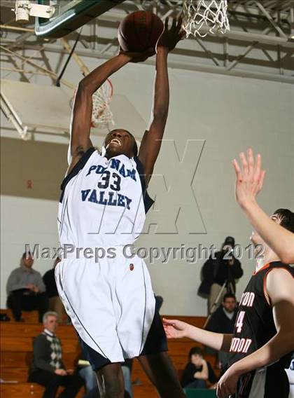 Thumbnail 2 in Putnam Valley vs. Croton-Harmon (5th Annual Putnam Challenge) photogallery.
