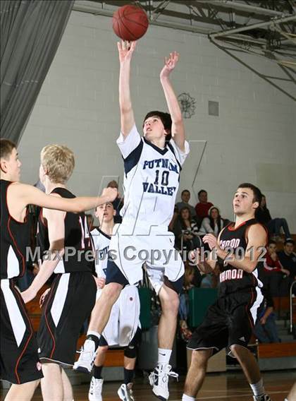 Thumbnail 3 in Putnam Valley vs. Croton-Harmon (5th Annual Putnam Challenge) photogallery.