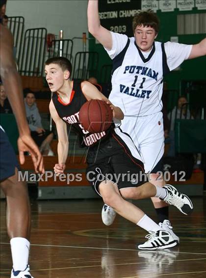 Thumbnail 3 in Putnam Valley vs. Croton-Harmon (5th Annual Putnam Challenge) photogallery.