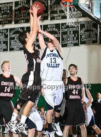 Thumbnail 3 in Putnam Valley vs. Croton-Harmon (5th Annual Putnam Challenge) photogallery.