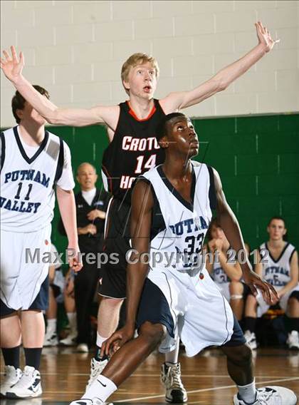 Thumbnail 2 in Putnam Valley vs. Croton-Harmon (5th Annual Putnam Challenge) photogallery.