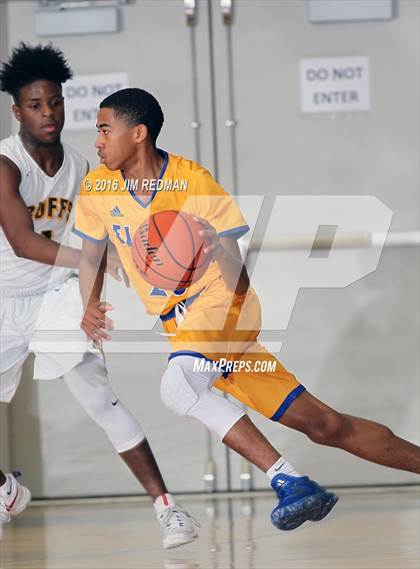 Thumbnail 2 in Fort Bend Elkins vs. Fort Bend Marshall (McDonald's Texas Invitational) photogallery.