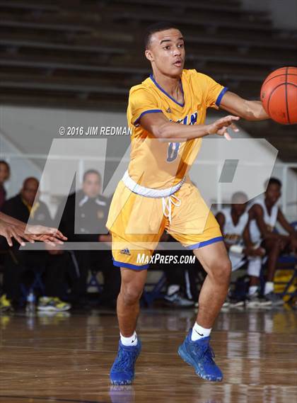 Thumbnail 1 in Fort Bend Elkins vs. Fort Bend Marshall (McDonald's Texas Invitational) photogallery.