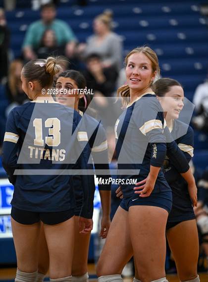 Thumbnail 3 in Notre Dame vs. South Gallia (OHSAA Division VII District Semifinal) photogallery.