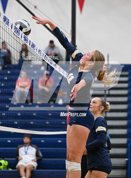 Thumbnail 3 in Notre Dame vs. South Gallia (OHSAA Division VII District Semifinal) photogallery.