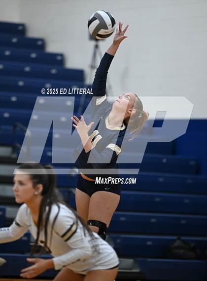 Thumbnail 3 in Notre Dame vs. South Gallia (OHSAA Division VII District Semifinal) photogallery.