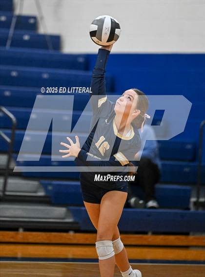Thumbnail 1 in Notre Dame vs. South Gallia (OHSAA Division VII District Semifinal) photogallery.