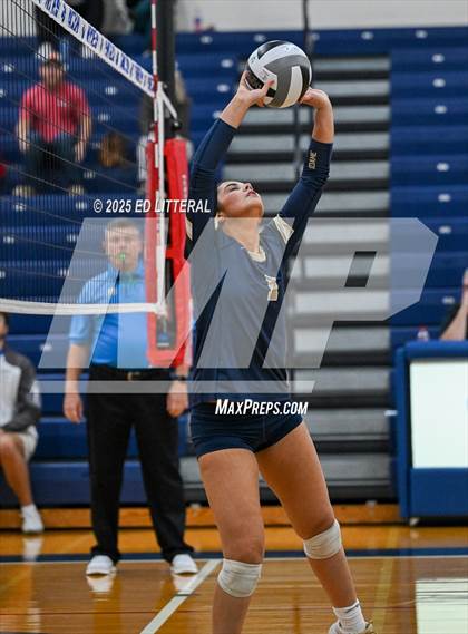 Thumbnail 2 in Notre Dame vs. South Gallia (OHSAA Division VII District Semifinal) photogallery.