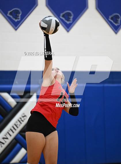 Thumbnail 2 in Notre Dame vs. South Gallia (OHSAA Division VII District Semifinal) photogallery.