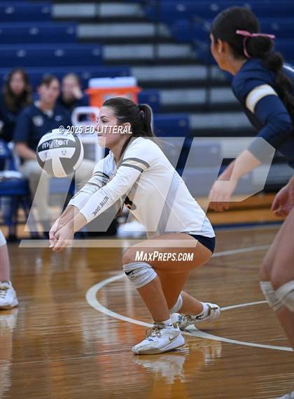 Thumbnail 2 in Notre Dame vs. South Gallia (OHSAA Division VII District Semifinal) photogallery.