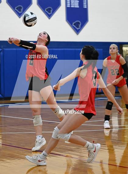 Thumbnail 2 in Notre Dame vs. South Gallia (OHSAA Division VII District Semifinal) photogallery.