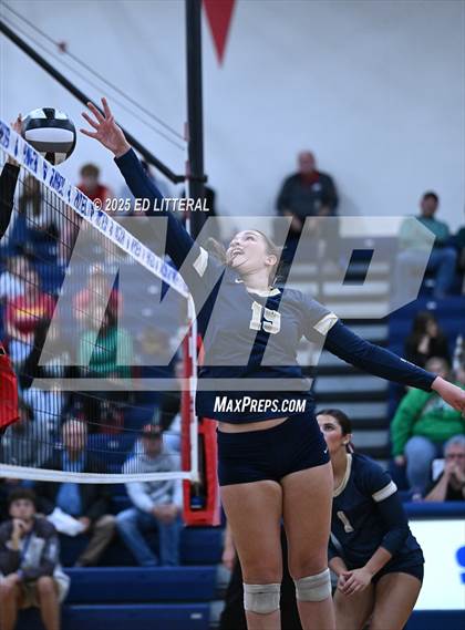 Thumbnail 2 in Notre Dame vs. South Gallia (OHSAA Division VII District Semifinal) photogallery.