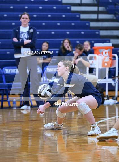 Thumbnail 1 in Notre Dame vs. South Gallia (OHSAA Division VII District Semifinal) photogallery.