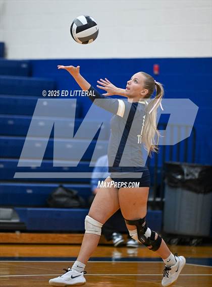 Thumbnail 2 in Notre Dame vs. South Gallia (OHSAA Division VII District Semifinal) photogallery.