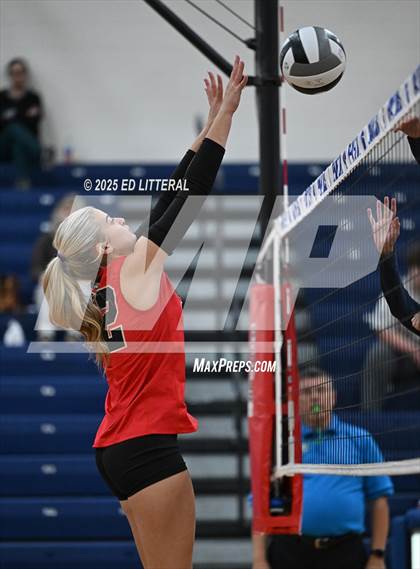 Thumbnail 3 in Notre Dame vs. South Gallia (OHSAA Division VII District Semifinal) photogallery.