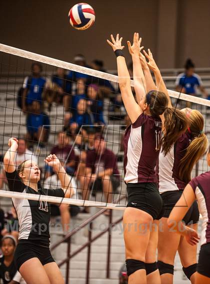 Thumbnail 2 in Rowlett vs Wylie (Garland ISD Tournament) photogallery.