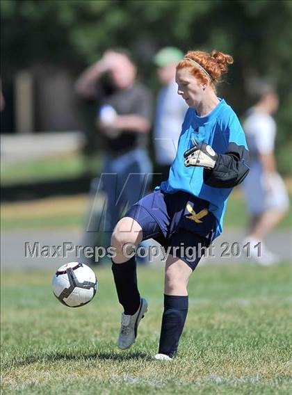 Thumbnail 2 in Mount Everett vs. Sabis International (Kick It For Kidneys Tournament) photogallery.