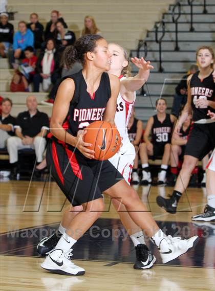 Thumbnail 2 in Oregon City vs. Clackamas (Nike Interstate Shootout) photogallery.