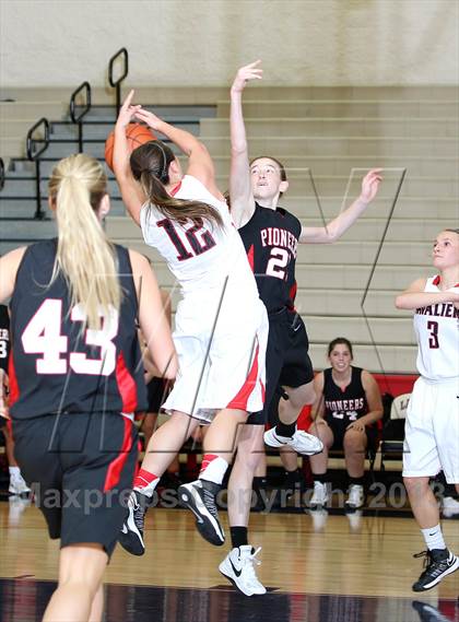 Thumbnail 1 in Oregon City vs. Clackamas (Nike Interstate Shootout) photogallery.