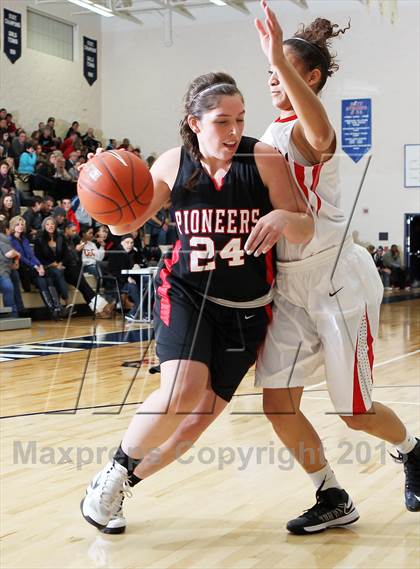 Thumbnail 3 in Oregon City vs. Clackamas (Nike Interstate Shootout) photogallery.