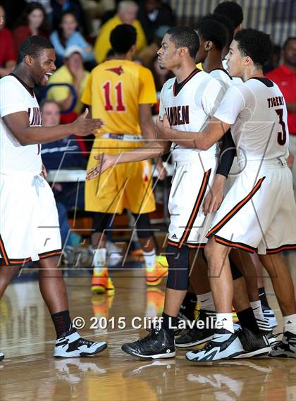Thumbnail 3 in Calvert Hall vs. Linden (Rotary Roundball Classic Final) photogallery.