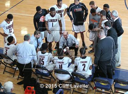 Thumbnail 2 in Calvert Hall vs. Linden (Rotary Roundball Classic Final) photogallery.