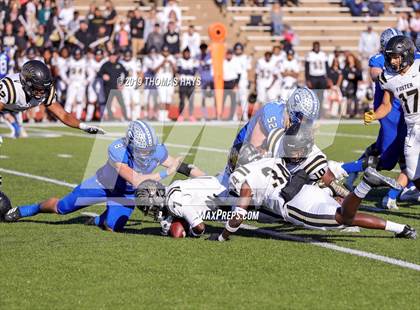 Thumbnail 3 in Foster vs. Georgetown (UIL 5A Division 1 Region 3 Area Playoff) photogallery.