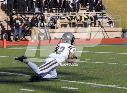 Thumbnail 2 in Foster vs. Georgetown (UIL 5A Division 1 Region 3 Area Playoff) photogallery.