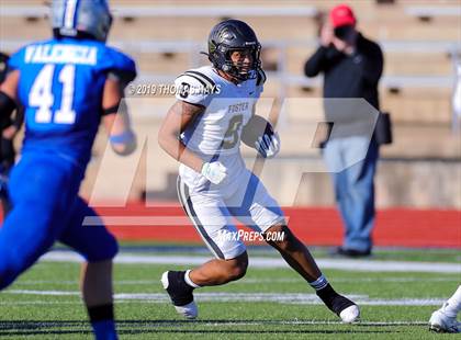 Thumbnail 3 in Foster vs. Georgetown (UIL 5A Division 1 Region 3 Area Playoff) photogallery.