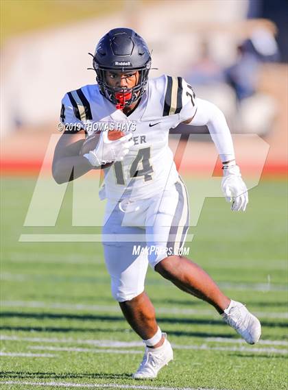 Thumbnail 3 in Foster vs. Georgetown (UIL 5A Division 1 Region 3 Area Playoff) photogallery.