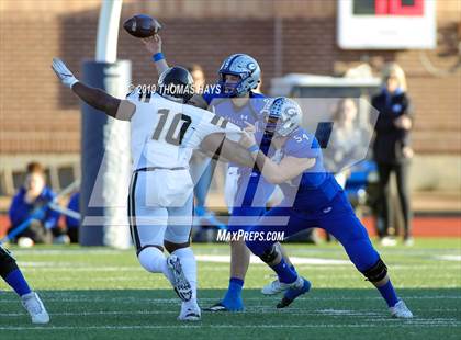 Thumbnail 2 in Foster vs. Georgetown (UIL 5A Division 1 Region 3 Area Playoff) photogallery.