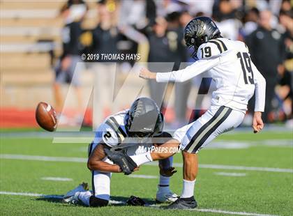 Thumbnail 2 in Foster vs. Georgetown (UIL 5A Division 1 Region 3 Area Playoff) photogallery.