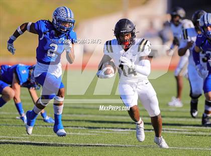 Thumbnail 2 in Foster vs. Georgetown (UIL 5A Division 1 Region 3 Area Playoff) photogallery.