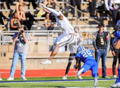 Thumbnail 3 in Foster vs. Georgetown (UIL 5A Division 1 Region 3 Area Playoff) photogallery.