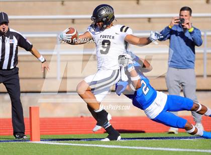 Thumbnail 2 in Foster vs. Georgetown (UIL 5A Division 1 Region 3 Area Playoff) photogallery.